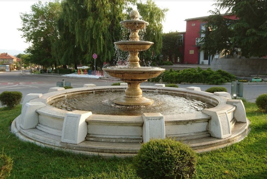 Твърдица център